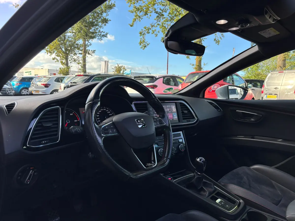 2.0 TDI FR Business Intense | Trekhaak | Pano | Apple Carplay | Sfeerverlichting
