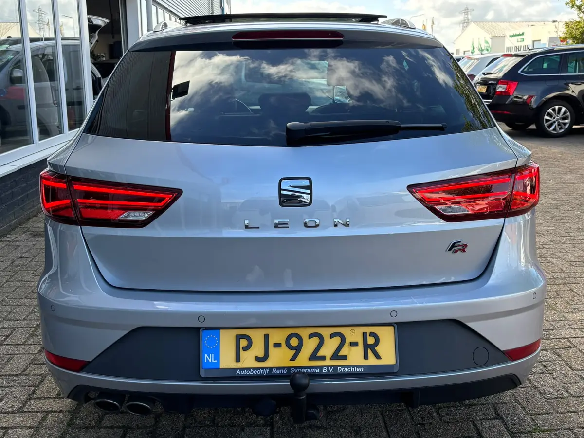 2.0 TDI FR Business Intense | Trekhaak | Pano | Apple Carplay | Sfeerverlichting
