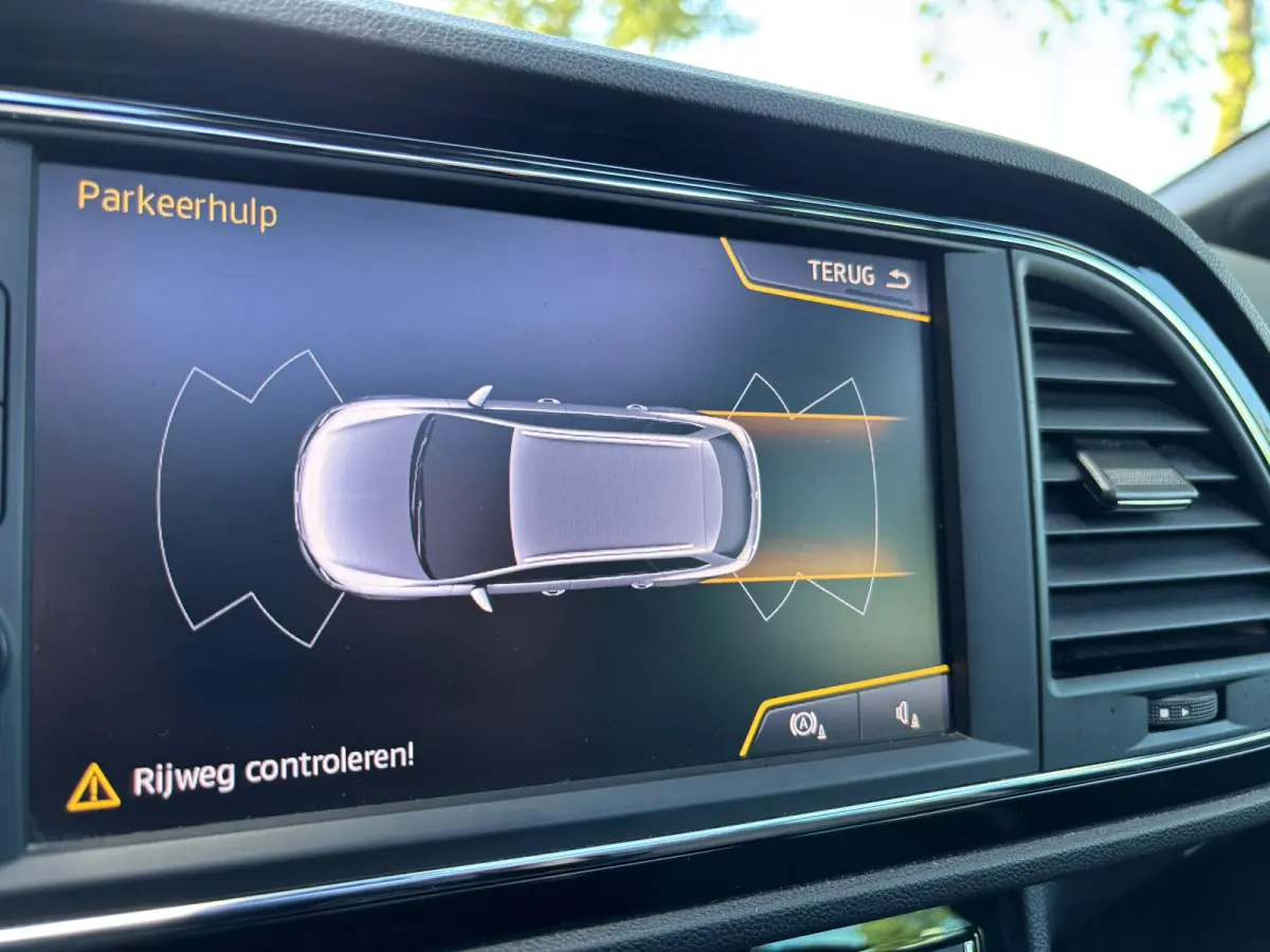 2.0 TDI FR Business Intense | Trekhaak | Pano | Apple Carplay | Sfeerverlichting