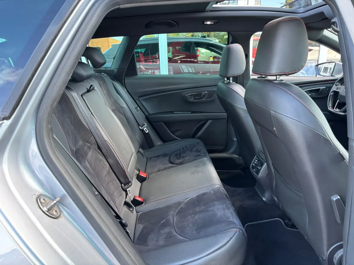 2.0 TDI FR Business Intense | Trekhaak | Pano | Apple Carplay | Sfeerverlichting