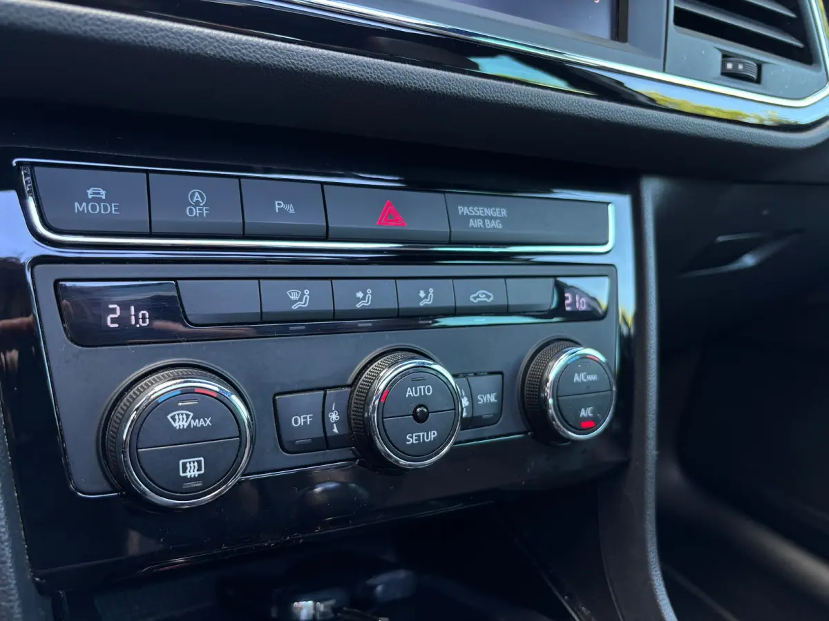 2.0 TDI FR Business Intense | Trekhaak | Pano | Apple Carplay | Sfeerverlichting