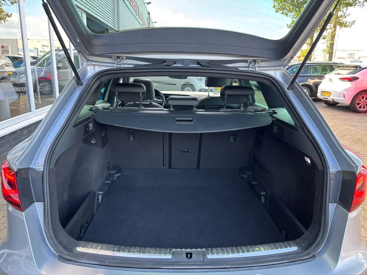2.0 TDI FR Business Intense | Trekhaak | Pano | Apple Carplay | Sfeerverlichting
