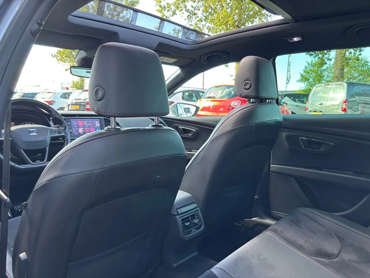 2.0 TDI FR Business Intense | Trekhaak | Pano | Apple Carplay | Sfeerverlichting