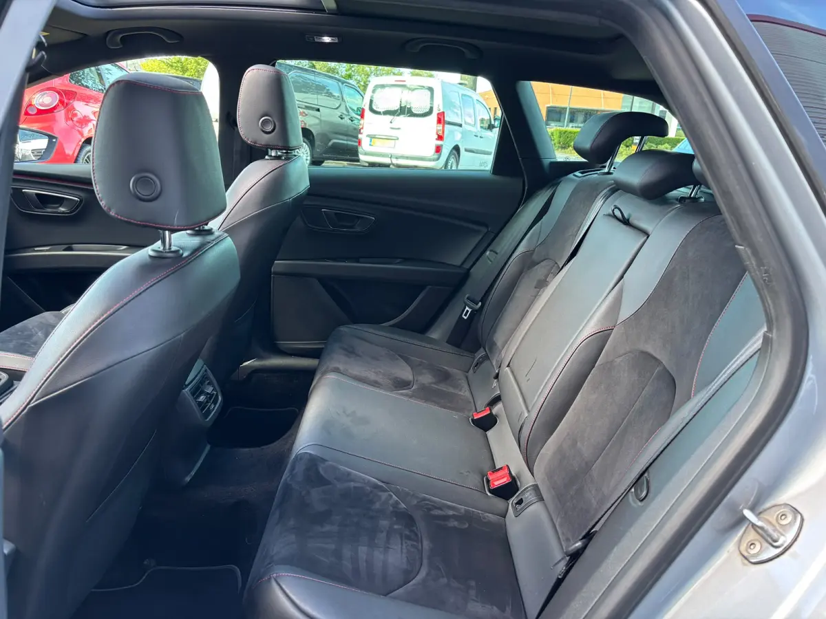 2.0 TDI FR Business Intense | Trekhaak | Pano | Apple Carplay | Sfeerverlichting