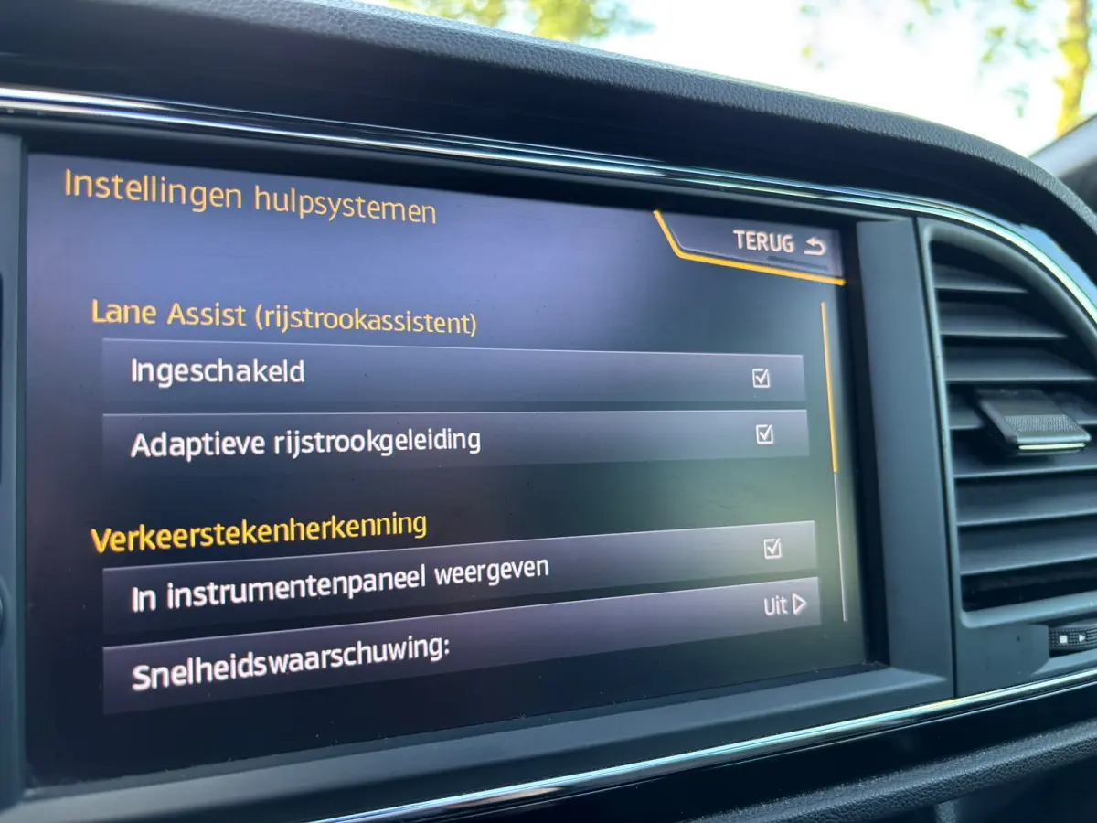 2.0 TDI FR Business Intense | Trekhaak | Pano | Apple Carplay | Sfeerverlichting