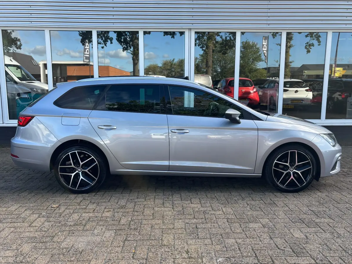 2.0 TDI FR Business Intense | Trekhaak | Pano | Apple Carplay | Sfeerverlichting