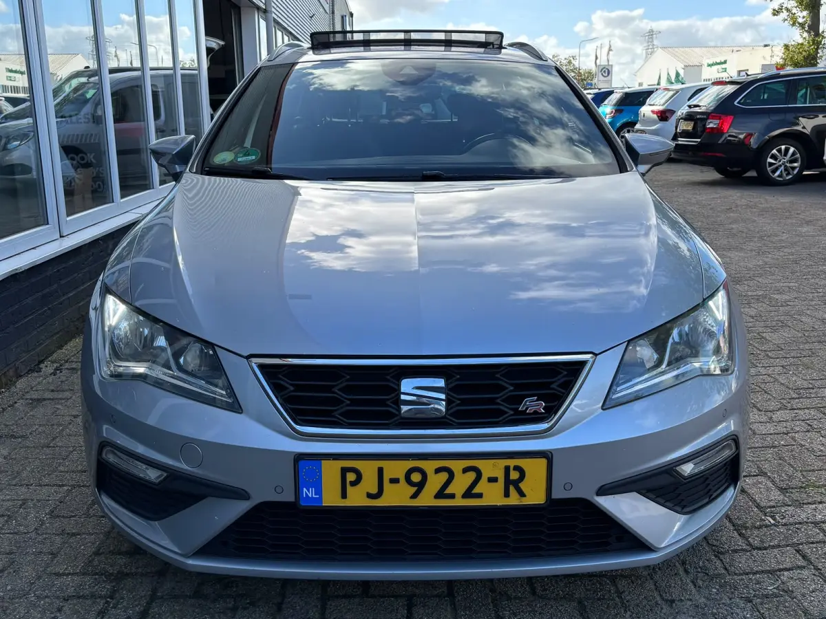 2.0 TDI FR Business Intense | Trekhaak | Pano | Apple Carplay | Sfeerverlichting