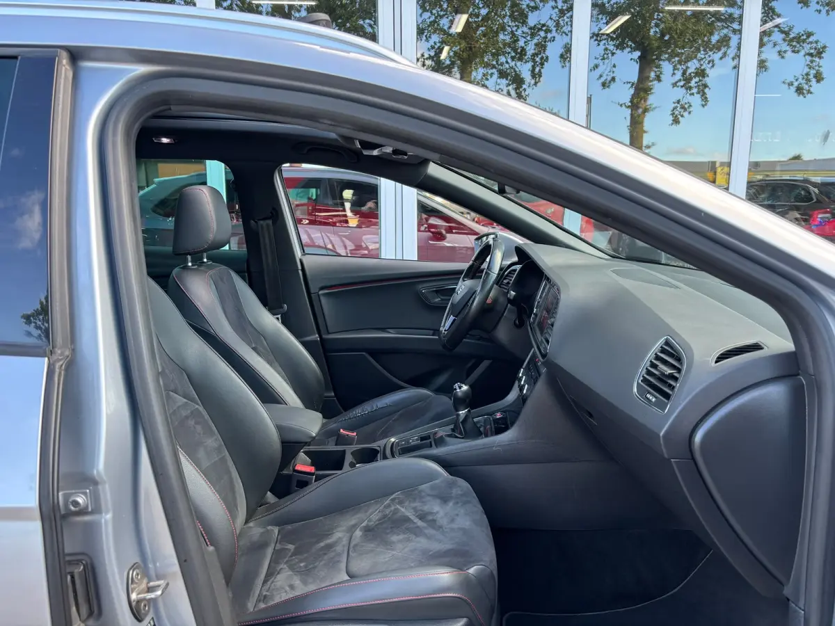 2.0 TDI FR Business Intense | Trekhaak | Pano | Apple Carplay | Sfeerverlichting