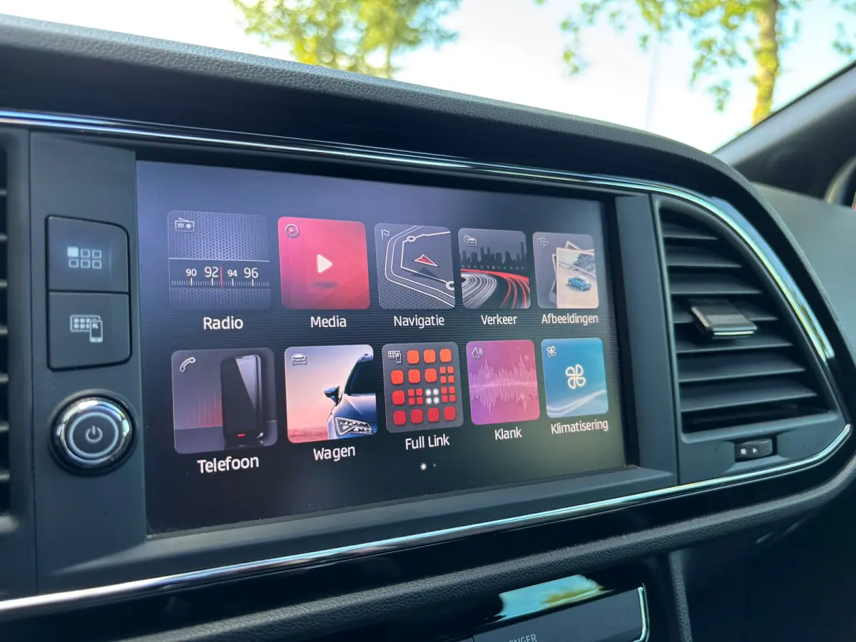 2.0 TDI FR Business Intense | Trekhaak | Pano | Apple Carplay | Sfeerverlichting