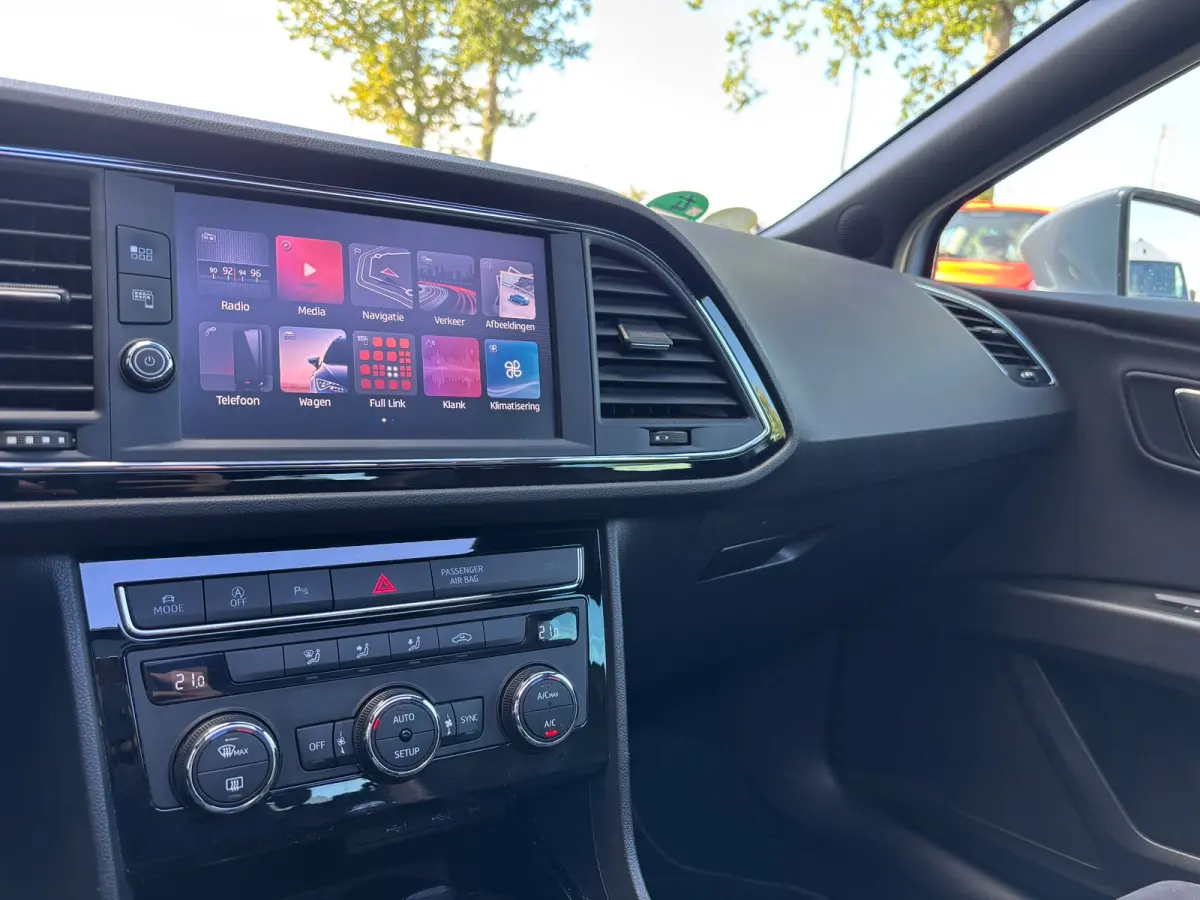 2.0 TDI FR Business Intense | Trekhaak | Pano | Apple Carplay | Sfeerverlichting