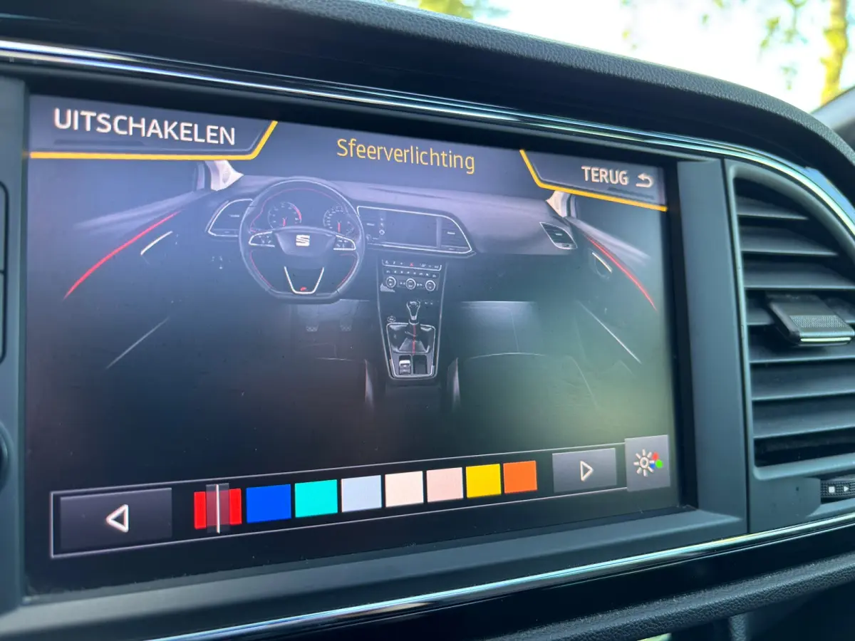 2.0 TDI FR Business Intense | Trekhaak | Pano | Apple Carplay | Sfeerverlichting