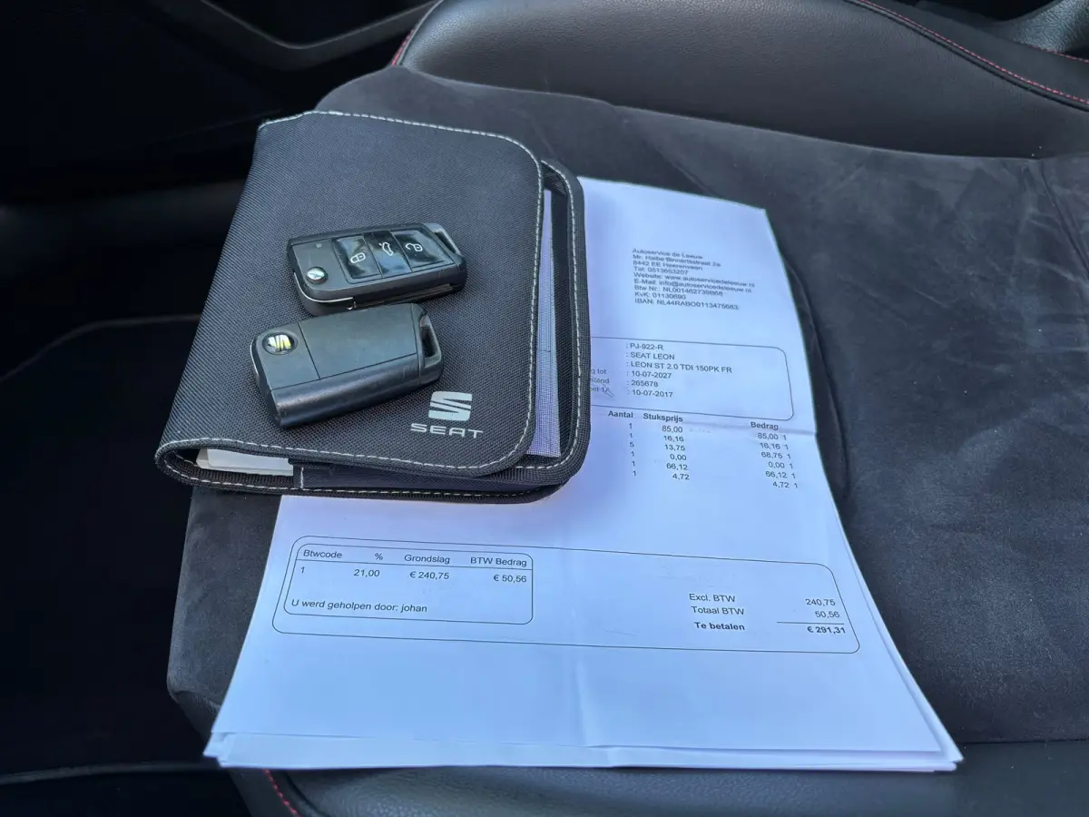 2.0 TDI FR Business Intense | Trekhaak | Pano | Apple Carplay | Sfeerverlichting