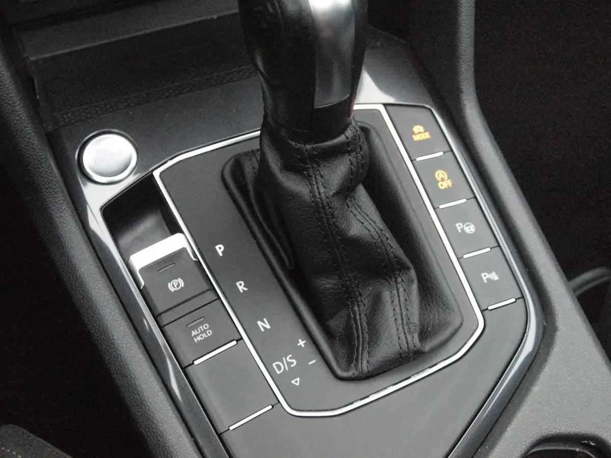 1.5 TSI Highline Business R 7p. | Panoramadak | Trekhaak | Camera | Sfeerverlichting | Apple Carplay | NL-Auto |