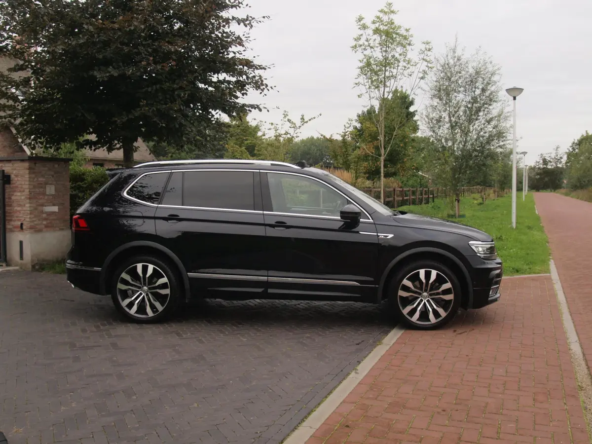 1.5 TSI Highline Business R 7p. | Panoramadak | Trekhaak | Camera | Sfeerverlichting | Apple Carplay | NL-Auto |