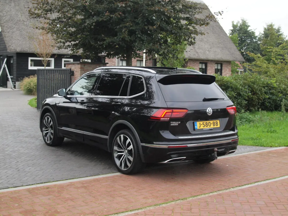 1.5 TSI Highline Business R 7p. | Panoramadak | Trekhaak | Camera | Sfeerverlichting | Apple Carplay | NL-Auto |