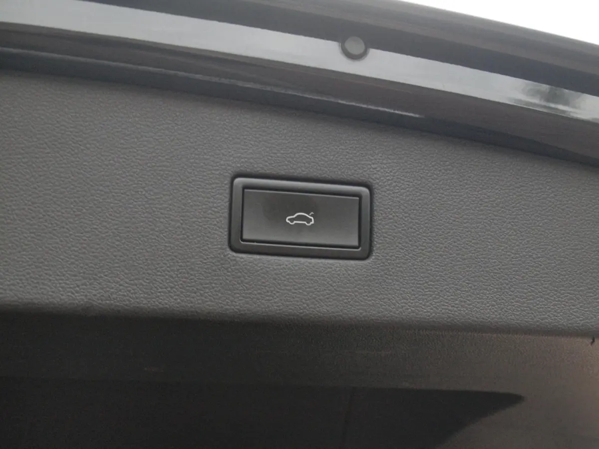 1.5 TSI Highline Business R 7p. | Panoramadak | Trekhaak | Camera | Sfeerverlichting | Apple Carplay | NL-Auto |