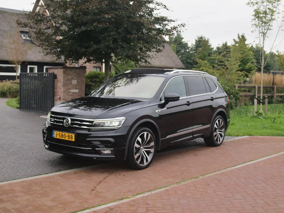 1.5 TSI Highline Business R 7p. | Panoramadak | Trekhaak | Camera | Sfeerverlichting | Apple Carplay | NL-Auto |