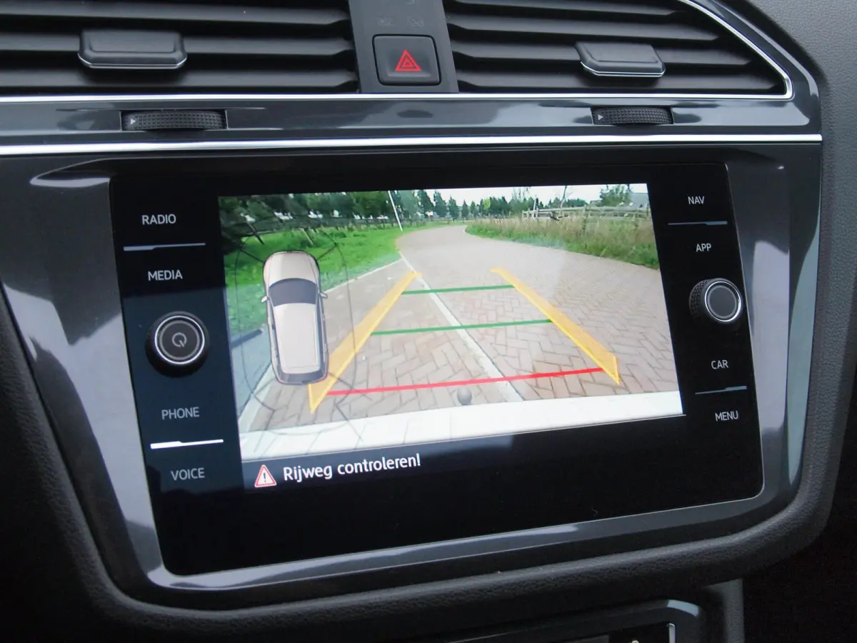 1.5 TSI Highline Business R 7p. | Panoramadak | Trekhaak | Camera | Sfeerverlichting | Apple Carplay | NL-Auto |