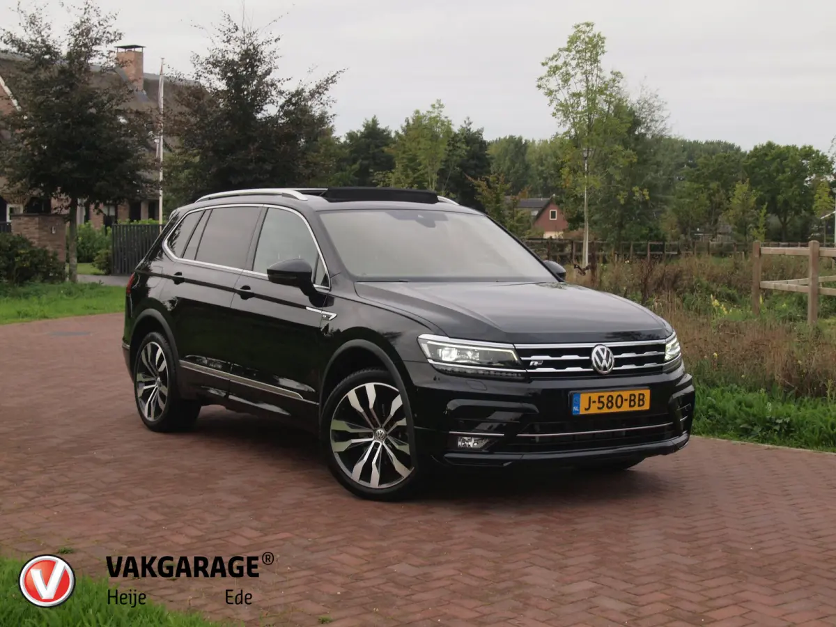 1.5 TSI Highline Business R 7p. | Panoramadak | Trekhaak | Camera | Sfeerverlichting | Apple Carplay | NL-Auto |