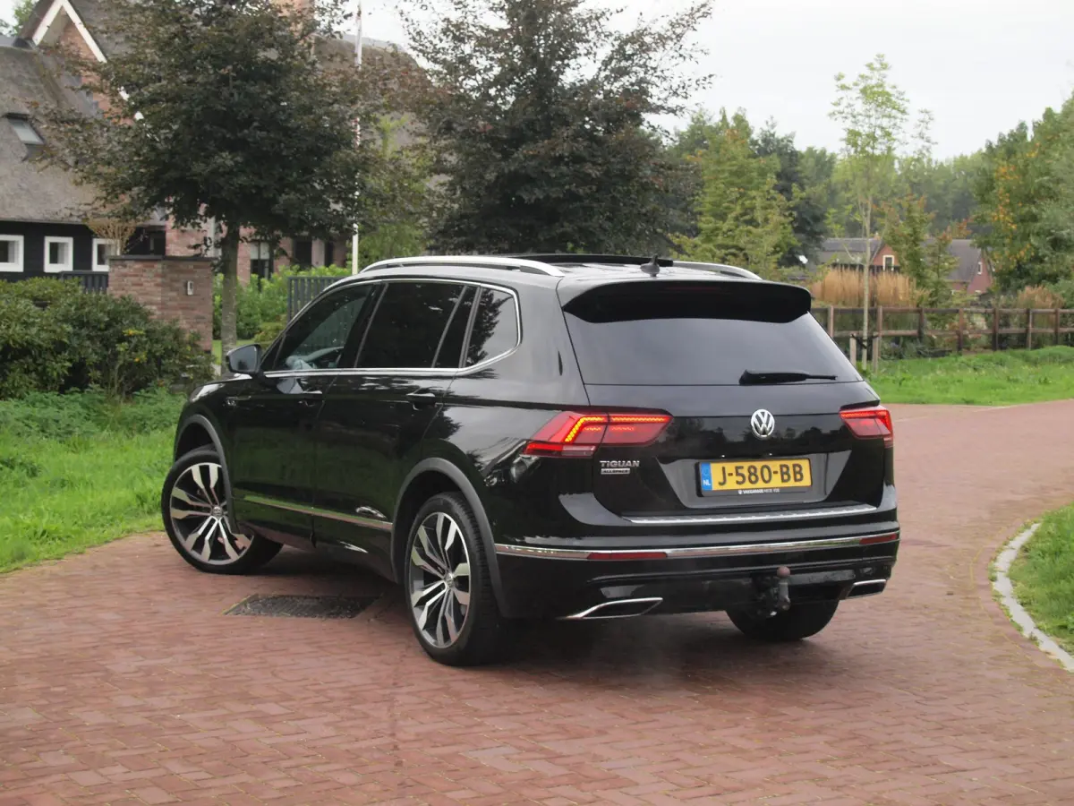 1.5 TSI Highline Business R 7p. | Panoramadak | Trekhaak | Camera | Sfeerverlichting | Apple Carplay | NL-Auto |