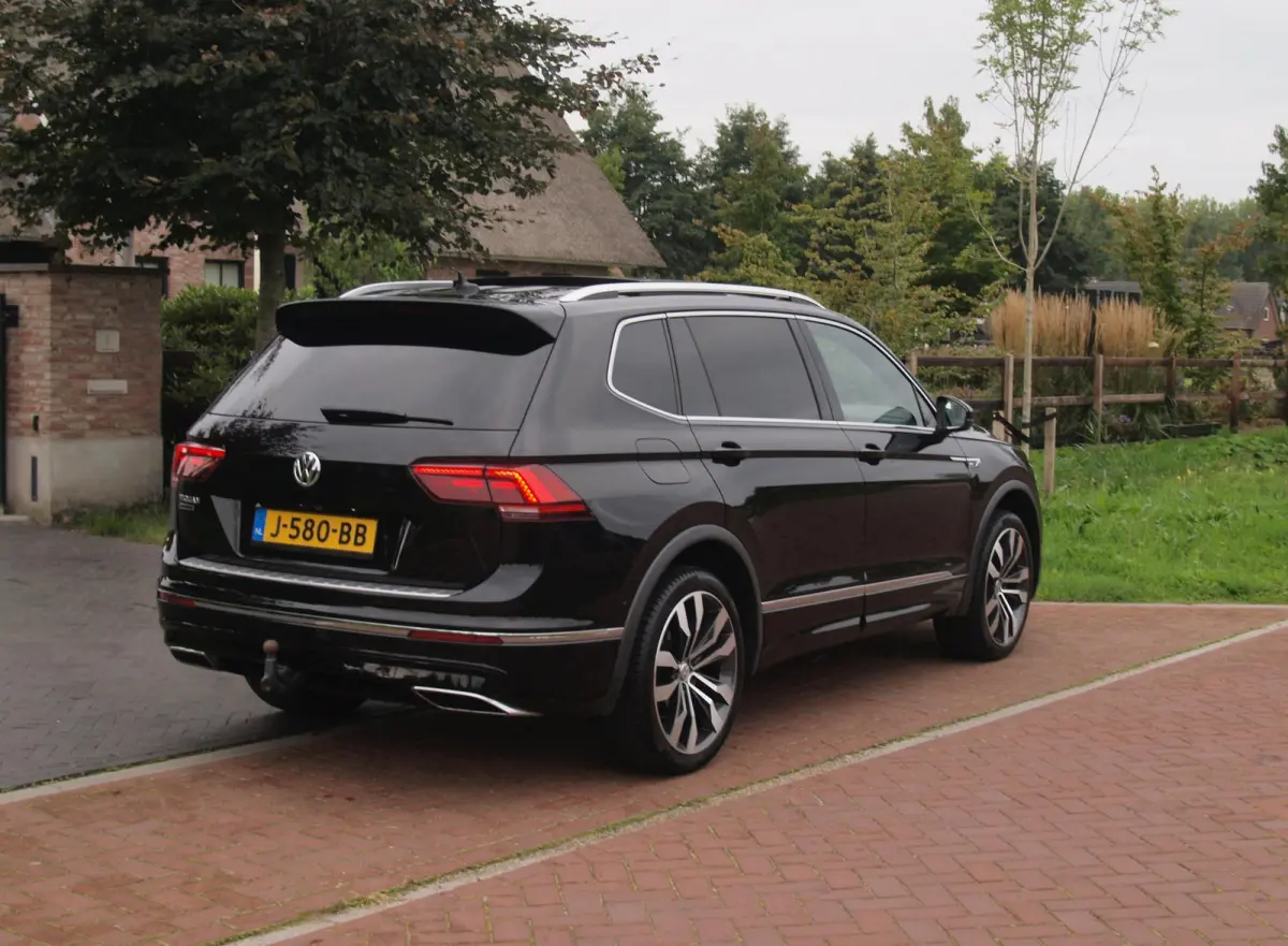 1.5 TSI Highline Business R 7p. | Panoramadak | Trekhaak | Camera | Sfeerverlichting | Apple Carplay | NL-Auto |