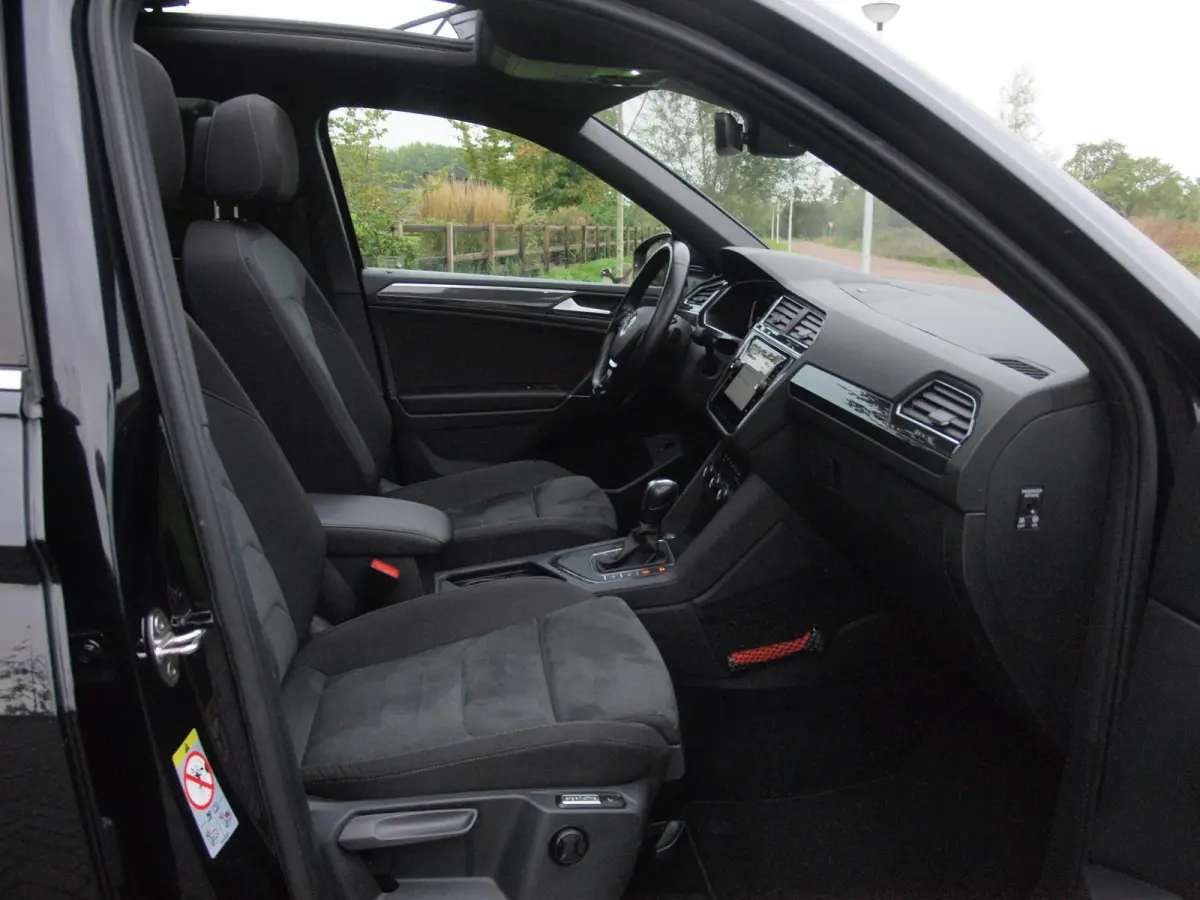 1.5 TSI Highline Business R 7p. | Panoramadak | Trekhaak | Camera | Sfeerverlichting | Apple Carplay | NL-Auto |