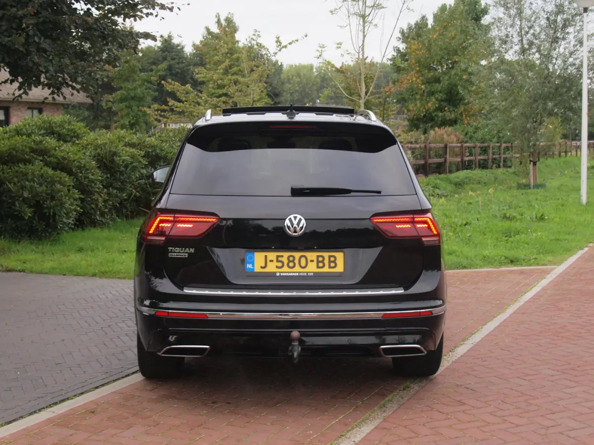 1.5 TSI Highline Business R 7p. | Panoramadak | Trekhaak | Camera | Sfeerverlichting | Apple Carplay | NL-Auto |