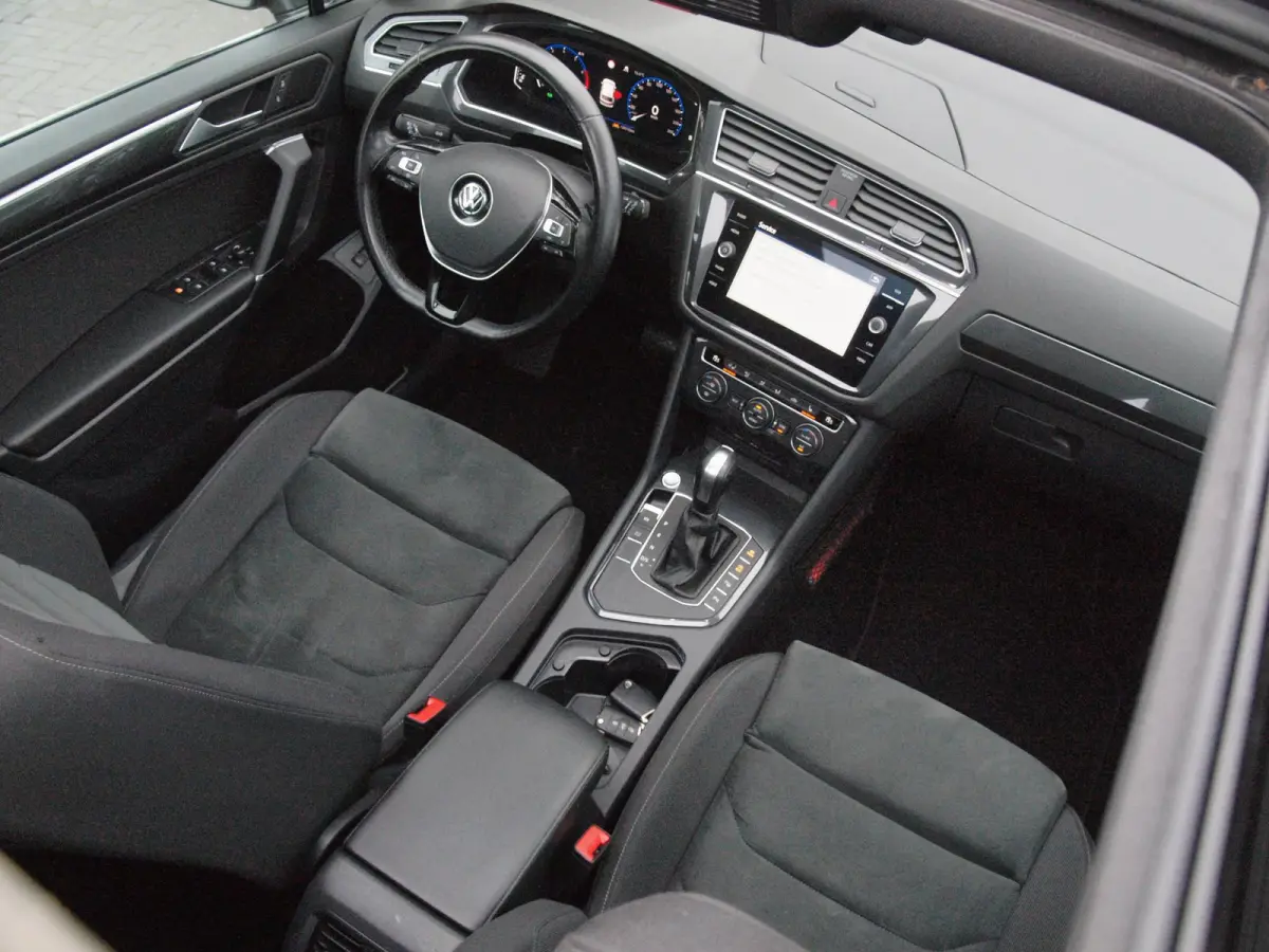 1.5 TSI Highline Business R 7p. | Panoramadak | Trekhaak | Camera | Sfeerverlichting | Apple Carplay | NL-Auto |