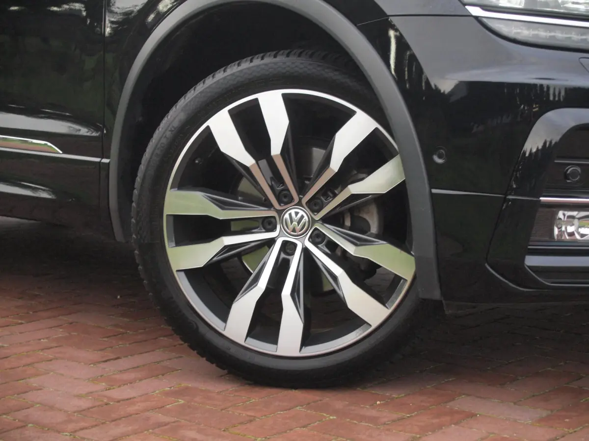 1.5 TSI Highline Business R 7p. | Panoramadak | Trekhaak | Camera | Sfeerverlichting | Apple Carplay | NL-Auto |