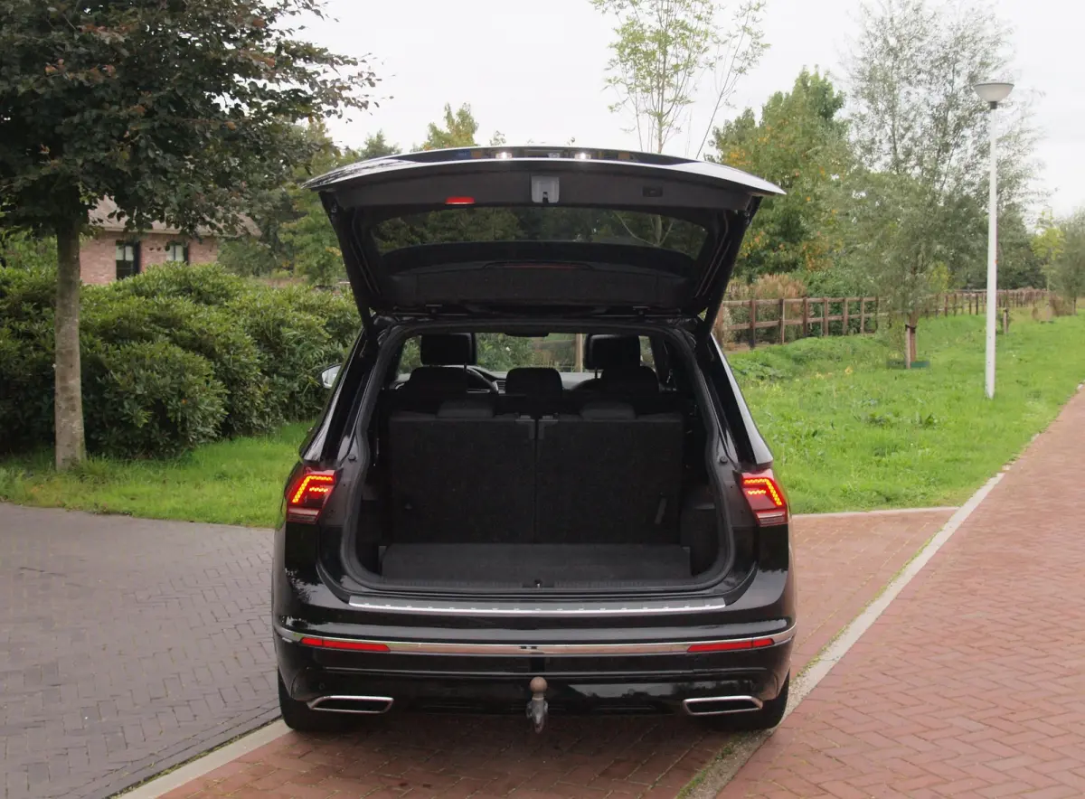 1.5 TSI Highline Business R 7p. | Panoramadak | Trekhaak | Camera | Sfeerverlichting | Apple Carplay | NL-Auto |