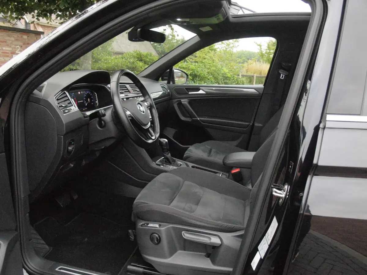 1.5 TSI Highline Business R 7p. | Panoramadak | Trekhaak | Camera | Sfeerverlichting | Apple Carplay | NL-Auto |