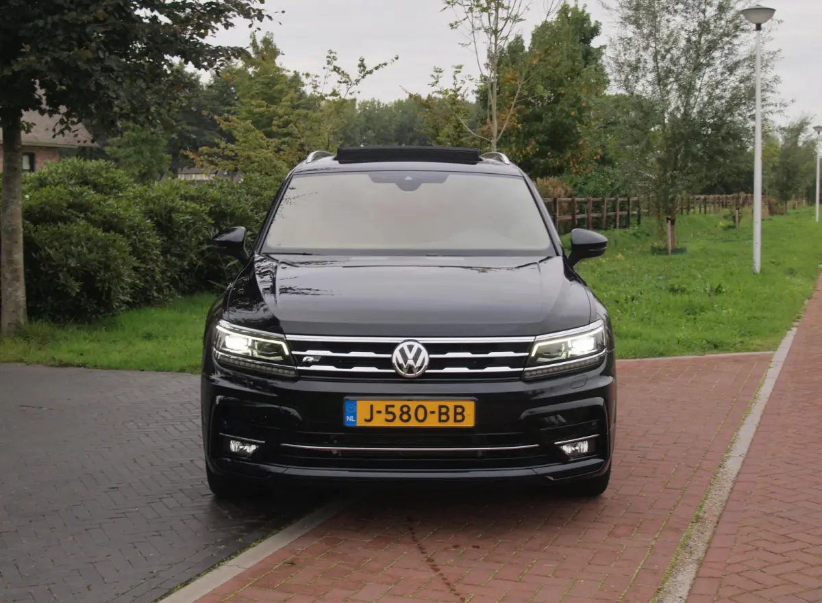 1.5 TSI Highline Business R 7p. | Panoramadak | Trekhaak | Camera | Sfeerverlichting | Apple Carplay | NL-Auto |