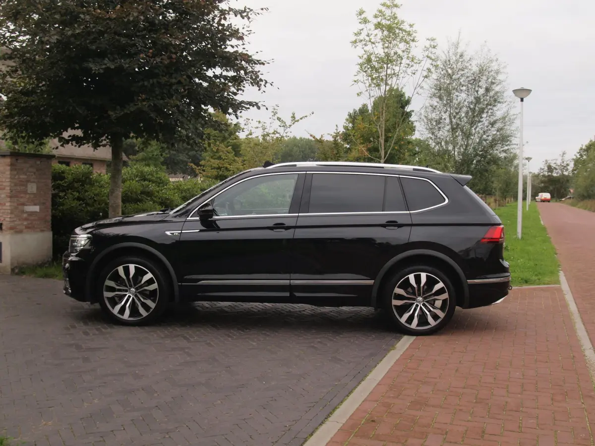 1.5 TSI Highline Business R 7p. | Panoramadak | Trekhaak | Camera | Sfeerverlichting | Apple Carplay | NL-Auto |