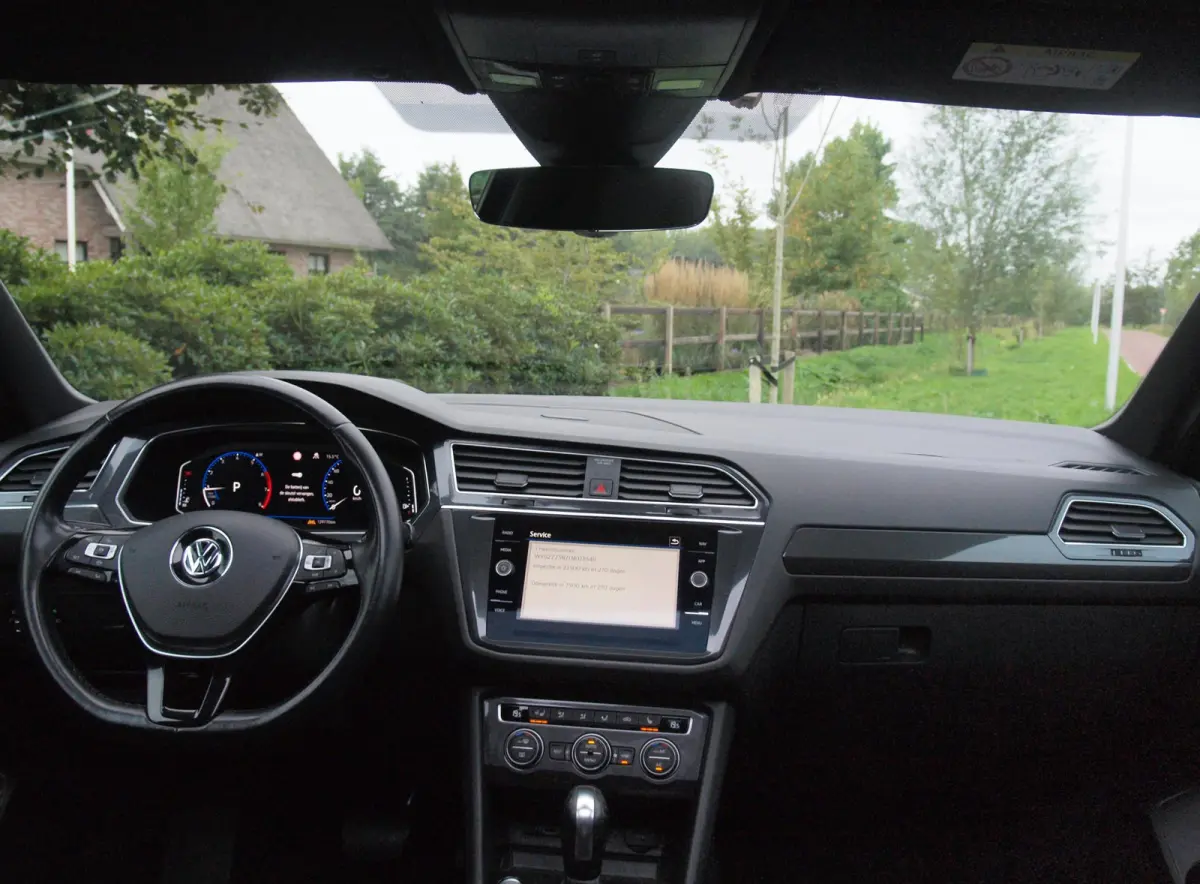 1.5 TSI Highline Business R 7p. | Panoramadak | Trekhaak | Camera | Sfeerverlichting | Apple Carplay | NL-Auto |