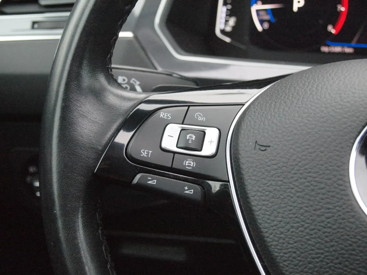 1.5 TSI Highline Business R 7p. | Panoramadak | Trekhaak | Camera | Sfeerverlichting | Apple Carplay | NL-Auto |