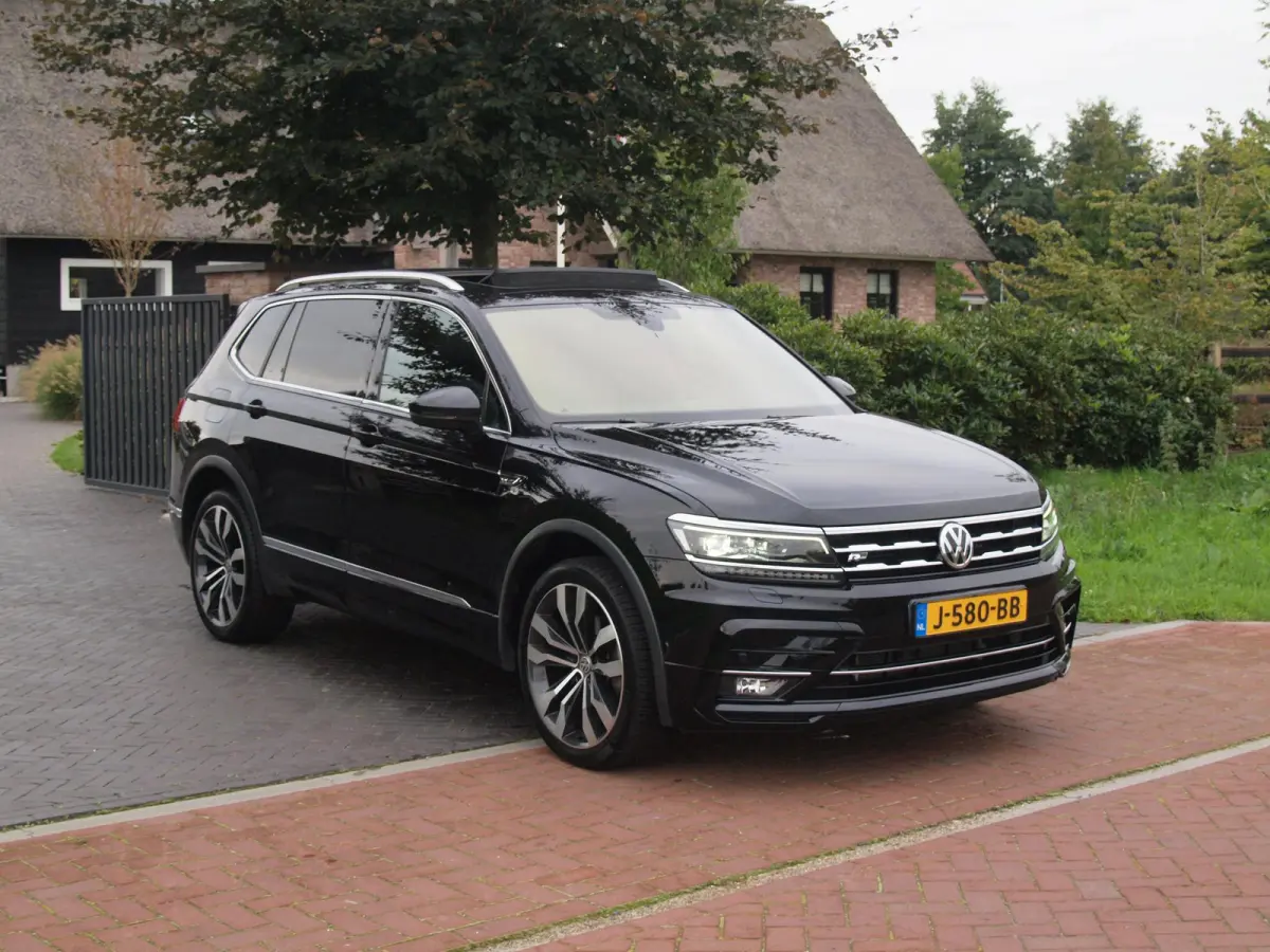 1.5 TSI Highline Business R 7p. | Panoramadak | Trekhaak | Camera | Sfeerverlichting | Apple Carplay | NL-Auto |