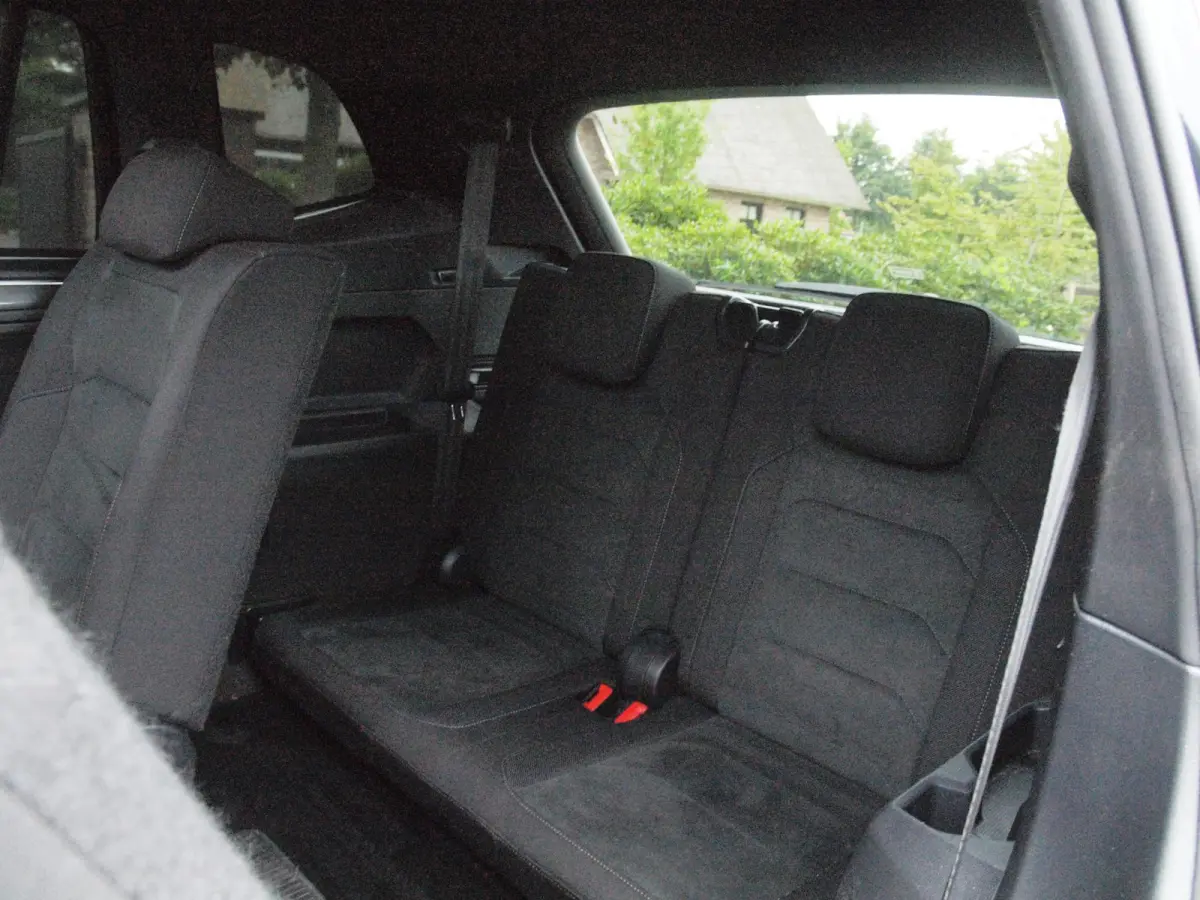 1.5 TSI Highline Business R 7p. | Panoramadak | Trekhaak | Camera | Sfeerverlichting | Apple Carplay | NL-Auto |