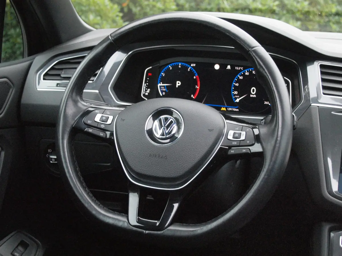 1.5 TSI Highline Business R 7p. | Panoramadak | Trekhaak | Camera | Sfeerverlichting | Apple Carplay | NL-Auto |