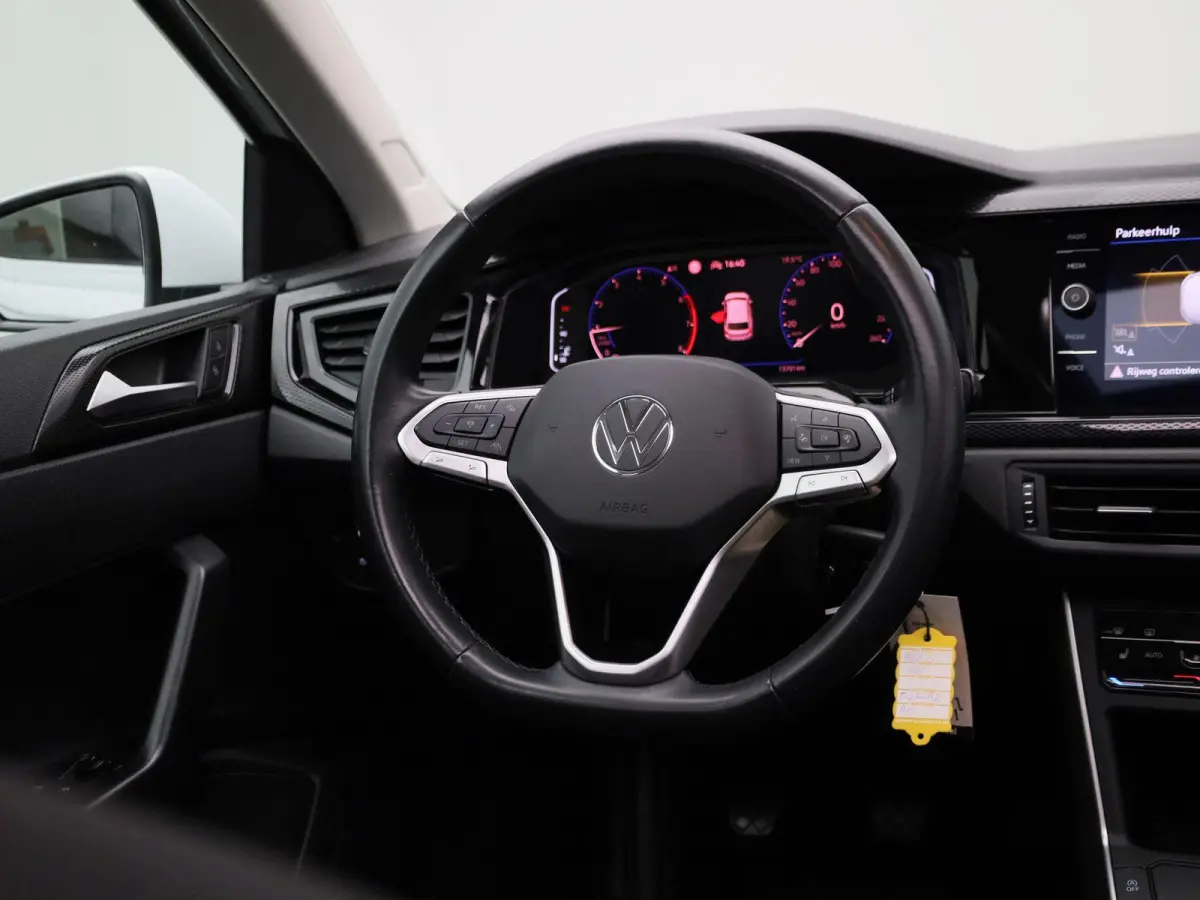 1.0 TSI Life Business 95 PK | Panoramadak | Navigatie | Climate Control | Stoelverwarming | LED Matrix | Parkeersensoren | Apple Carplay | Android Auto | Adaptive Cruise Control |