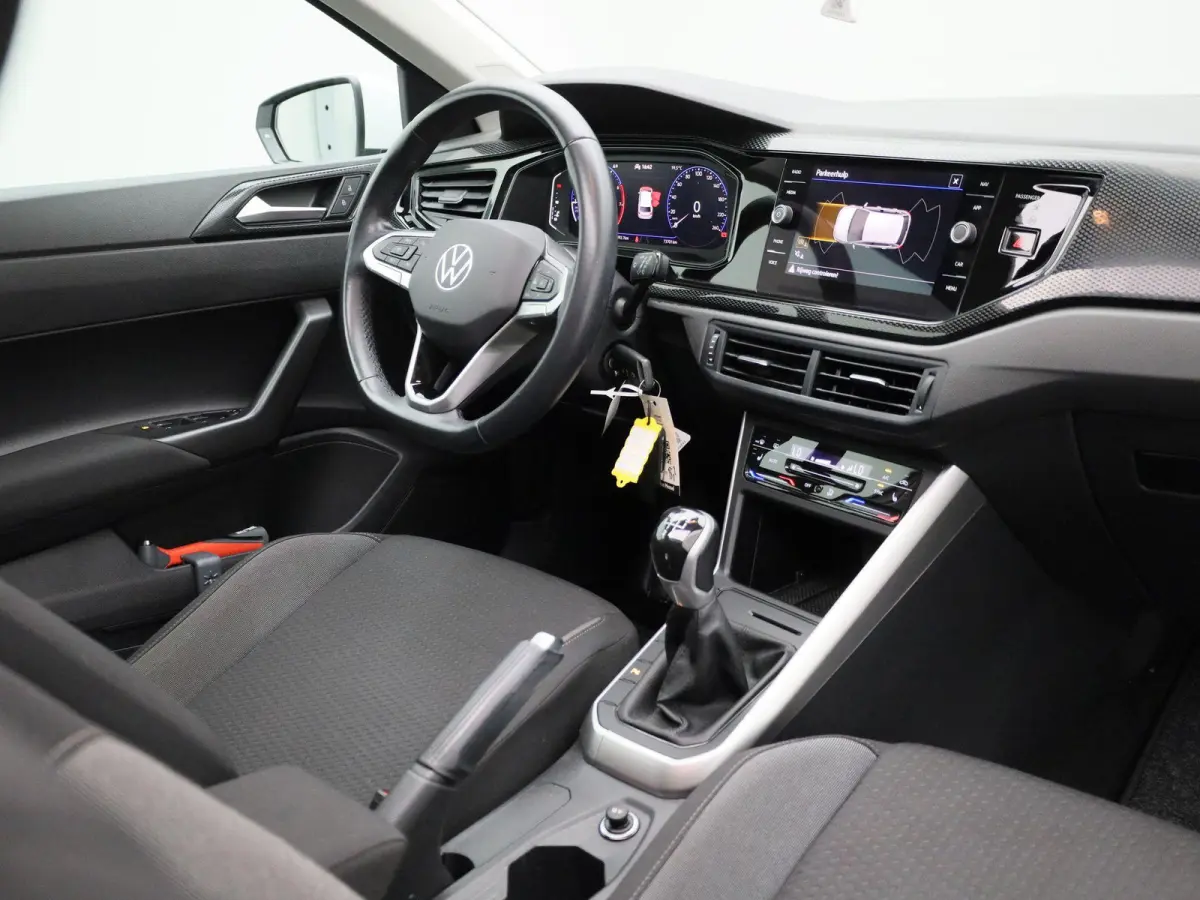 1.0 TSI Life Business 95 PK | Panoramadak | Navigatie | Climate Control | Stoelverwarming | LED Matrix | Parkeersensoren | Apple Carplay | Android Auto | Adaptive Cruise Control |