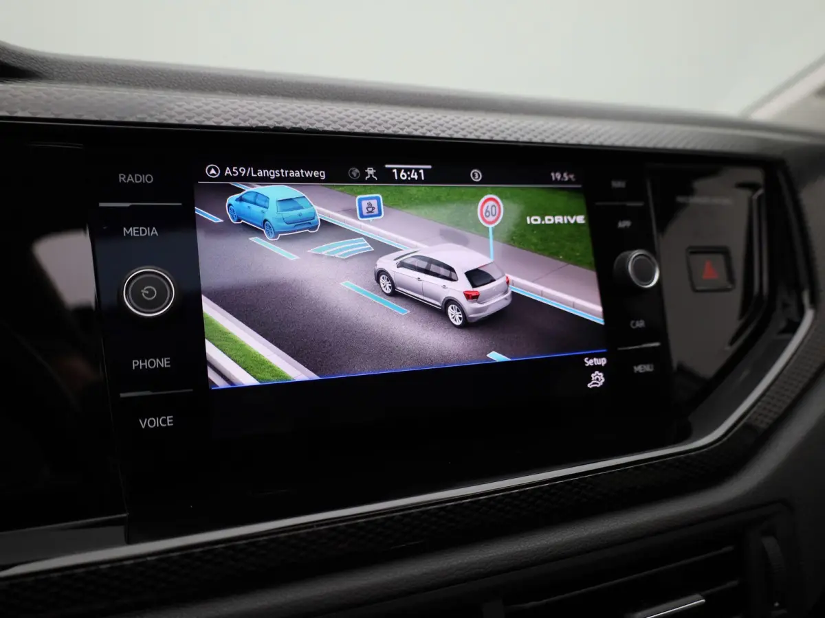 1.0 TSI Life Business 95 PK | Panoramadak | Navigatie | Climate Control | Stoelverwarming | LED Matrix | Parkeersensoren | Apple Carplay | Android Auto | Adaptive Cruise Control |