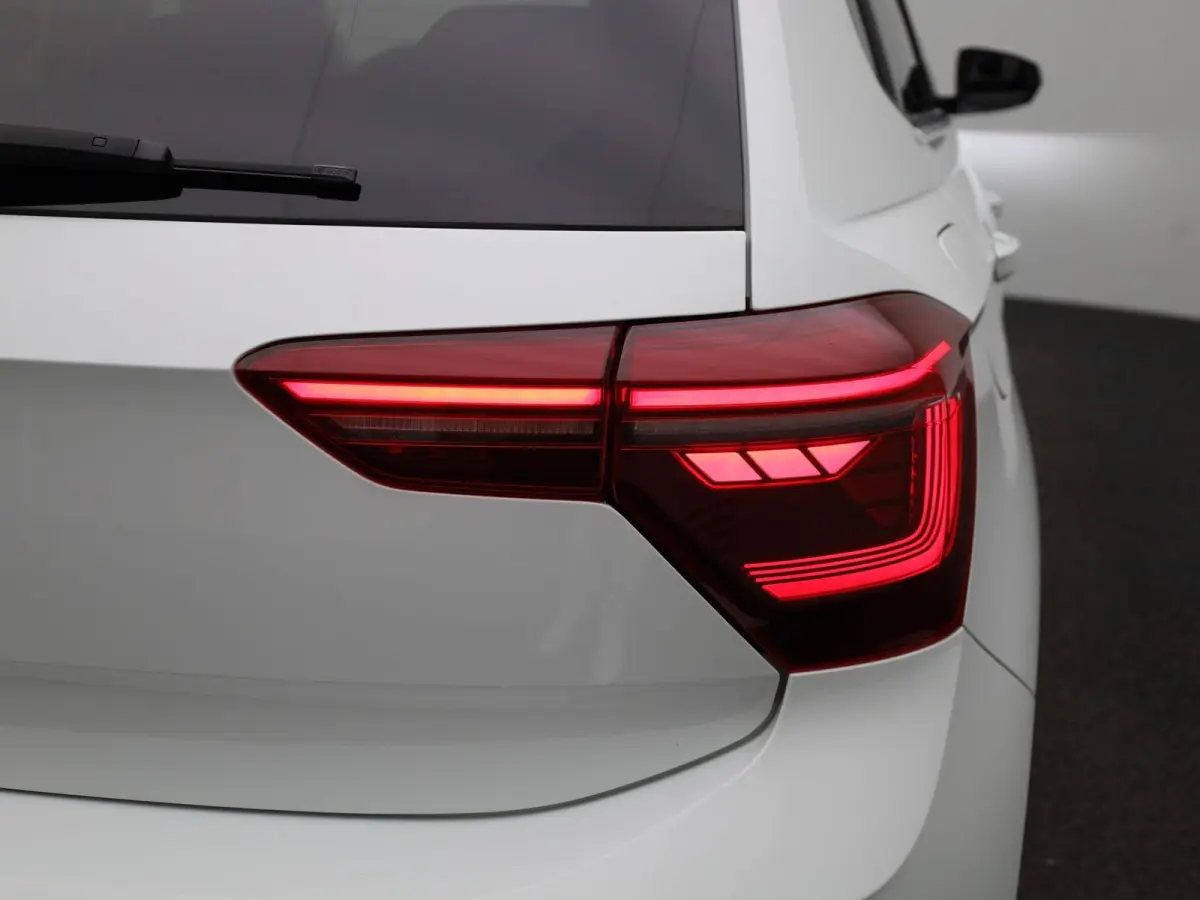 1.0 TSI Life Business 95 PK | Panoramadak | Navigatie | Climate Control | Stoelverwarming | LED Matrix | Parkeersensoren | Apple Carplay | Android Auto | Adaptive Cruise Control |