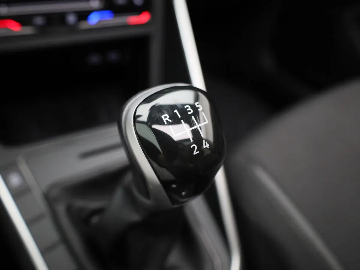 1.0 TSI Life Business 95 PK | Panoramadak | Navigatie | Climate Control | Stoelverwarming | LED Matrix | Parkeersensoren | Apple Carplay | Android Auto | Adaptive Cruise Control |