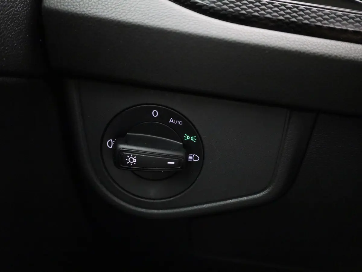 1.0 TSI Life Business 95 PK | Panoramadak | Navigatie | Climate Control | Stoelverwarming | LED Matrix | Parkeersensoren | Apple Carplay | Android Auto | Adaptive Cruise Control |