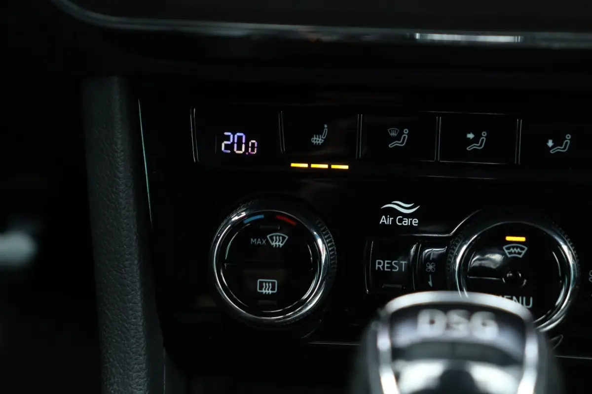 iV / 218 PK / DSG / Vol Opties! / Sportline / Black Edition / Virtual Cockpit / Camera / ACC / Trekhaak / 19"!