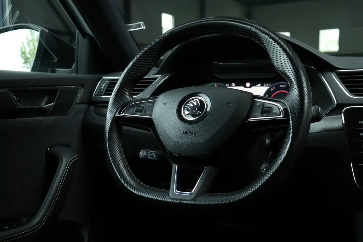 iV / 218 PK / DSG / Vol Opties! / Sportline / Black Edition / Virtual Cockpit / Camera / ACC / Trekhaak / 19"!