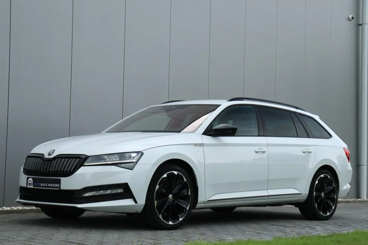 iV / 218 PK / DSG / Vol Opties! / Sportline / Black Edition / Virtual Cockpit / Camera / ACC / Trekhaak / 19"!