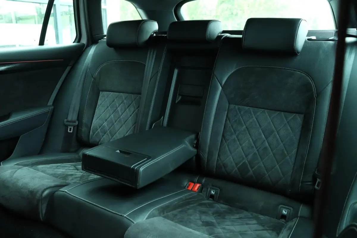 iV / 218 PK / DSG / Vol Opties! / Sportline / Black Edition / Virtual Cockpit / Camera / ACC / Trekhaak / 19"!