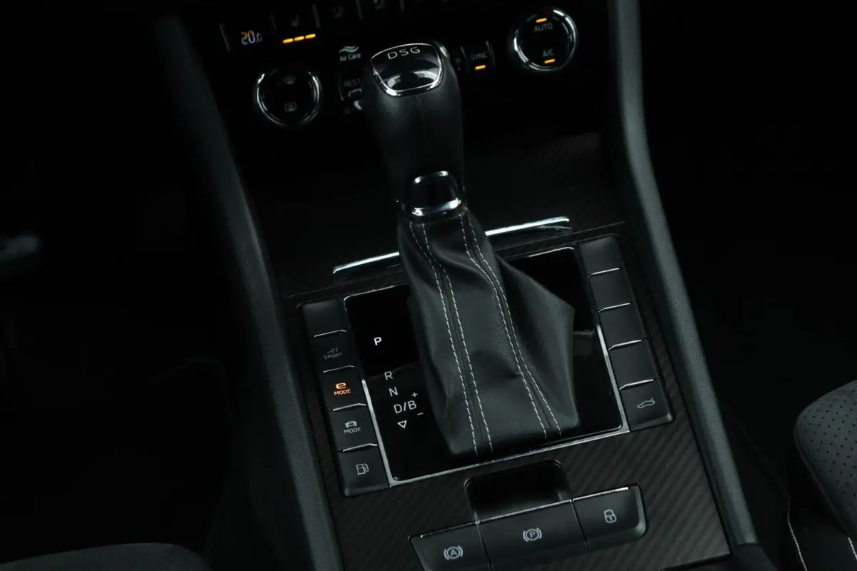 iV / 218 PK / DSG / Vol Opties! / Sportline / Black Edition / Virtual Cockpit / Camera / ACC / Trekhaak / 19"!