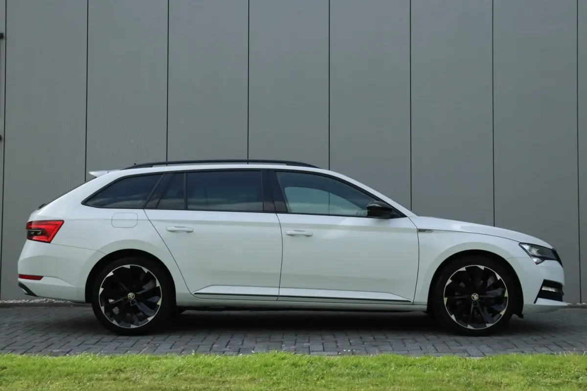 iV / 218 PK / DSG / Vol Opties! / Sportline / Black Edition / Virtual Cockpit / Camera / ACC / Trekhaak / 19"!